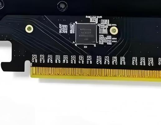 オンボードPLX PCIeスイッチチップ